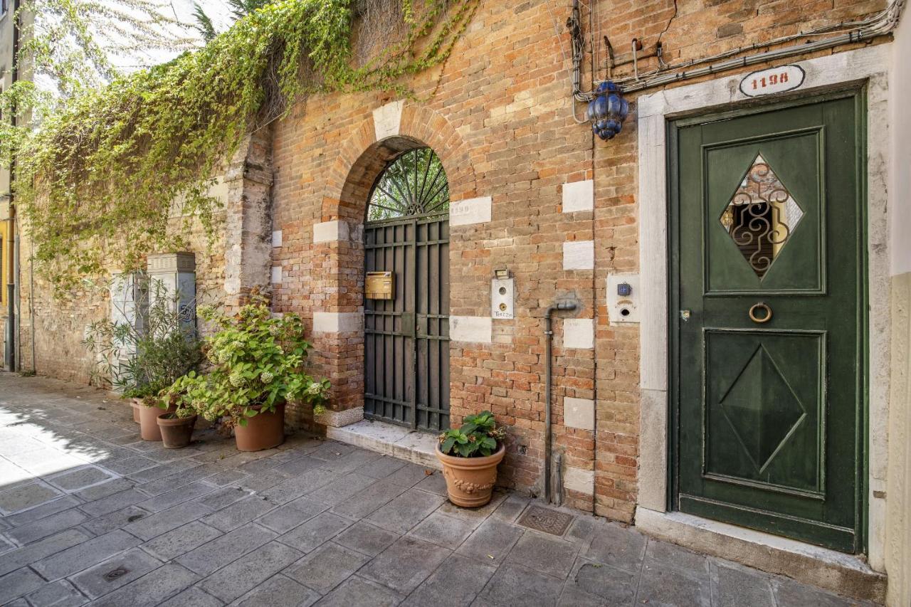 Residenza Centopietre - Dorsoduro By Wonderful Italy Venedig Eksteriør billede